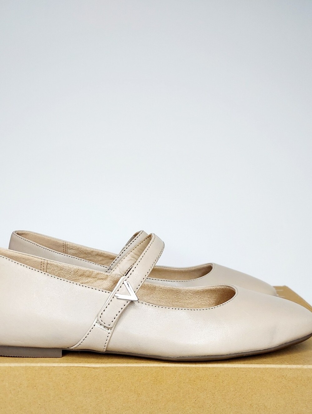 Vionic Alameda Beige Mary Jane Ballet Flats Womens Size 8.5W NWT Office Formal